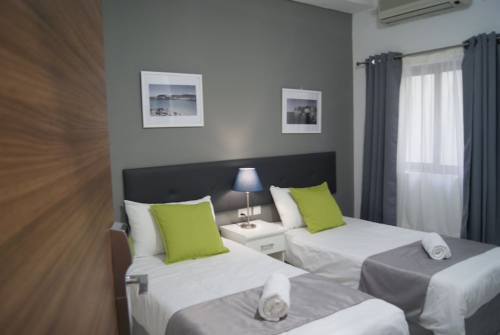 STANDARD, DOUBLE OR TWIN BED, ACCESSIBLE