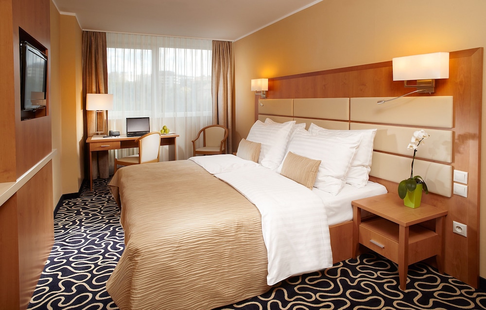 OREA HOTEL PYRAMIDA 33/73