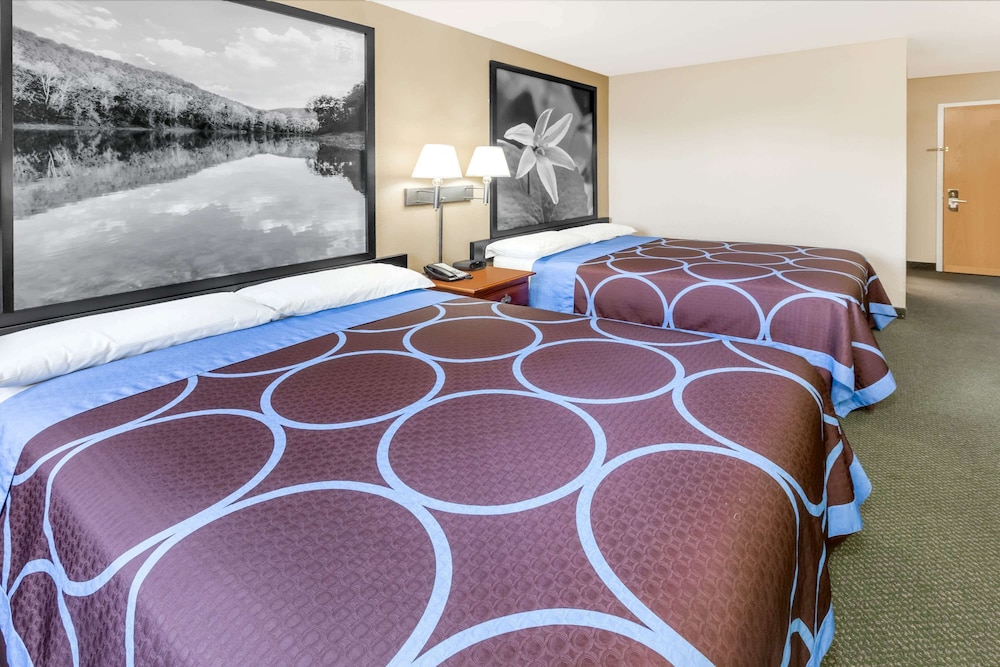 Super 8 by Wyndham Pine Bluff 7/22