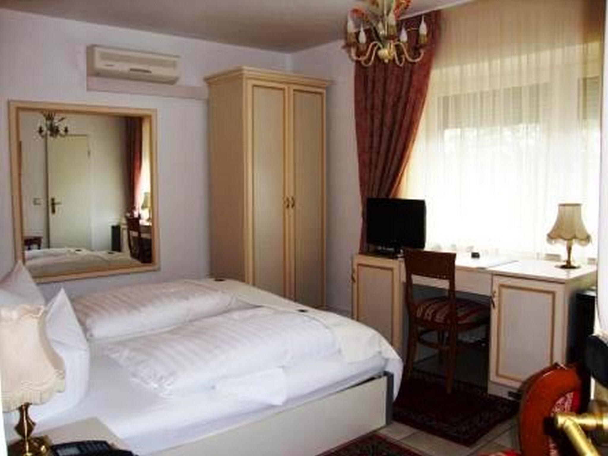 Standard, Double Bed, Side Sea View, Bathtub