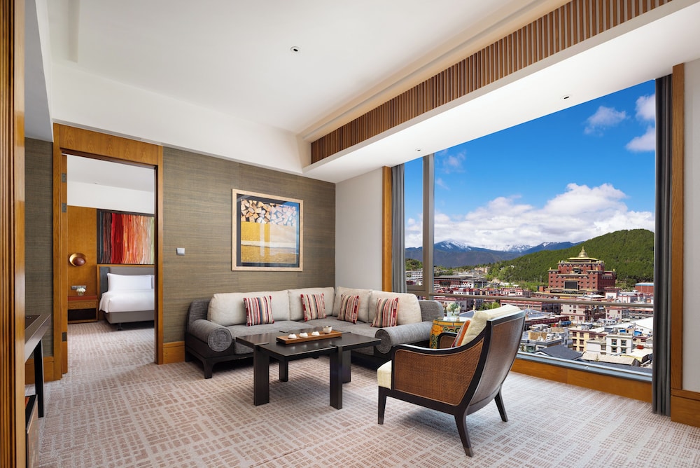Shangri-La Resort Shangri-La 30/50