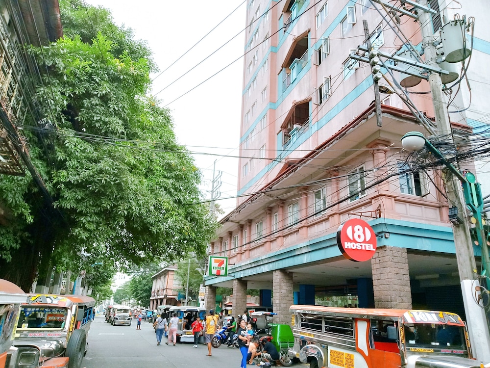 8Hostel 4/50