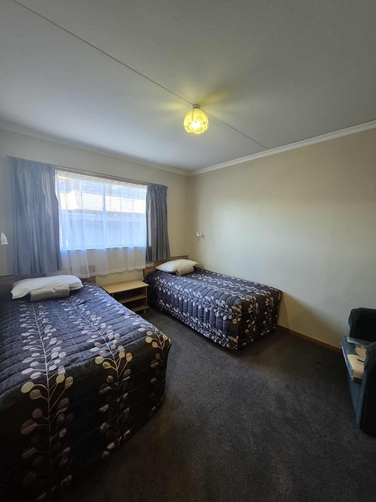 Alexandra Motor Lodge 29/70