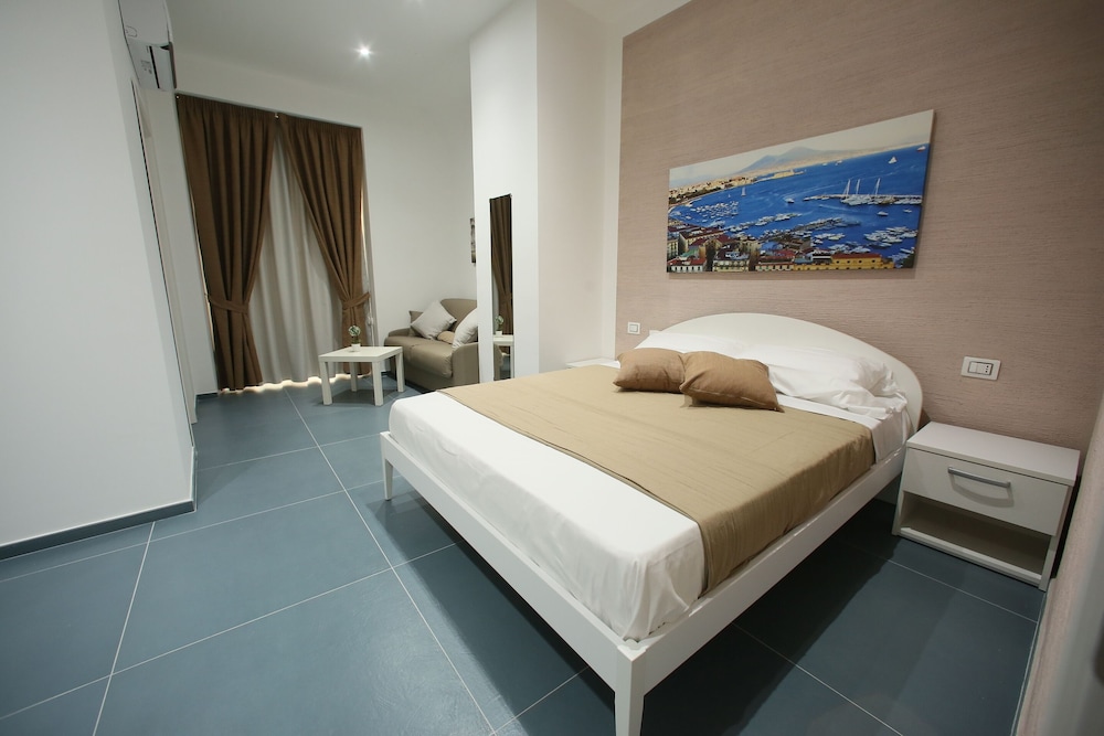 SUPERIOR, QUADRUPLE, QUEEN BED, CITY VIEW, SOFA
