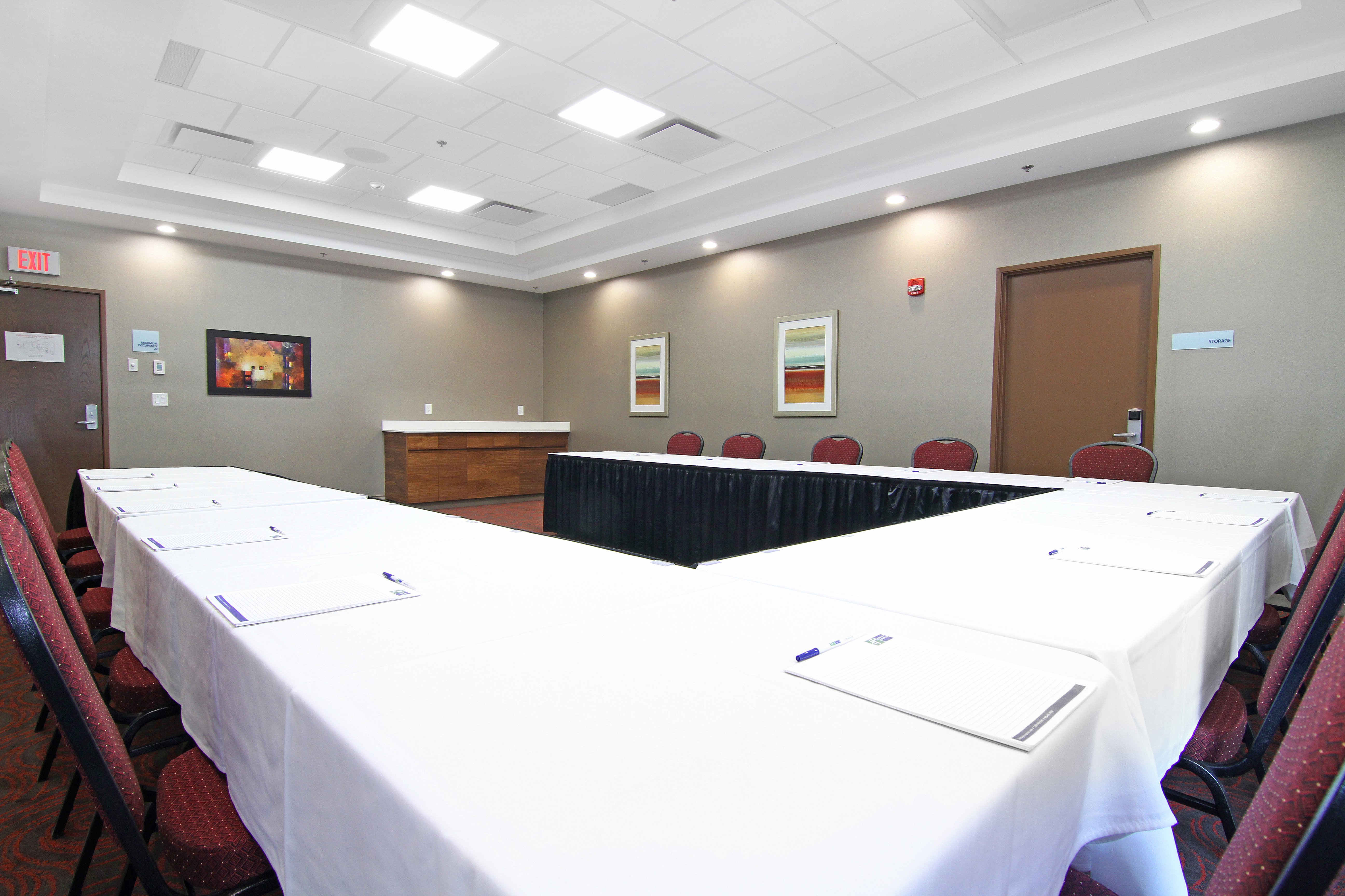 Holiday Inn Express And Suites Calgary Nw University Area 58/73