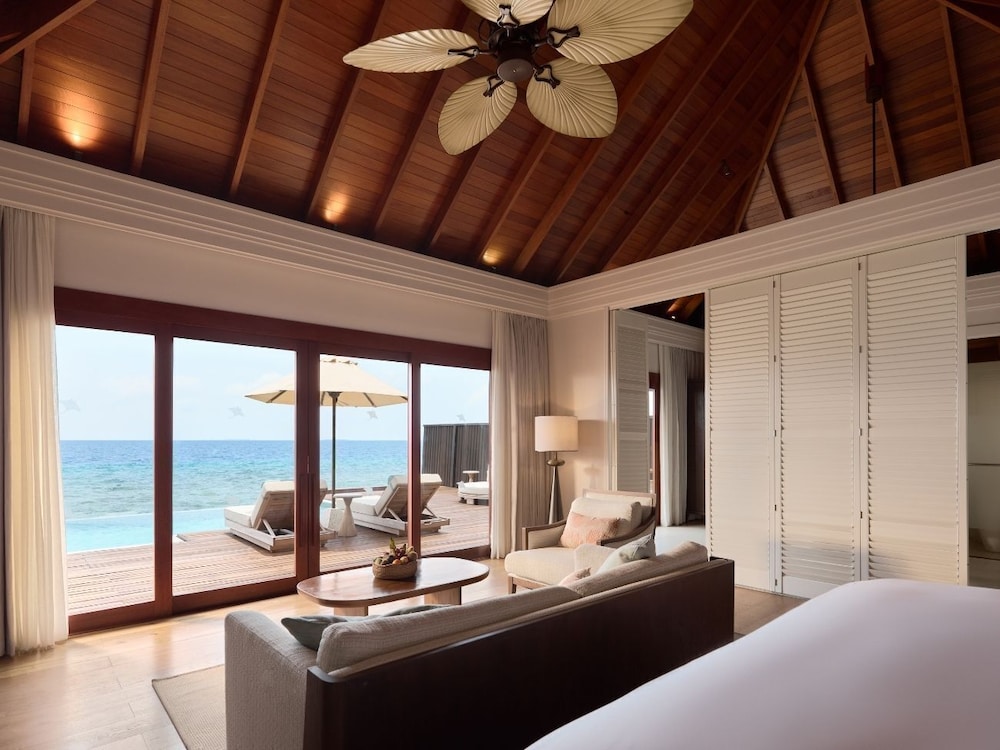 Dusit Thani Maldives 40/66