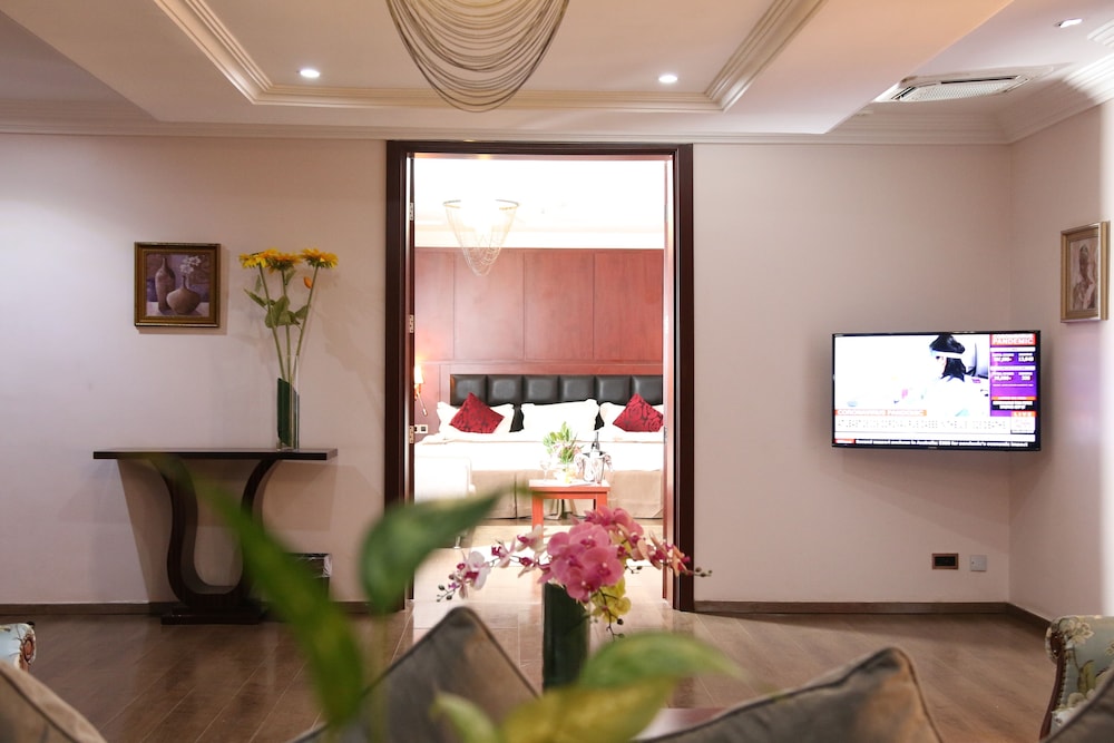 Grand Pela Hotel and Suites 29/44