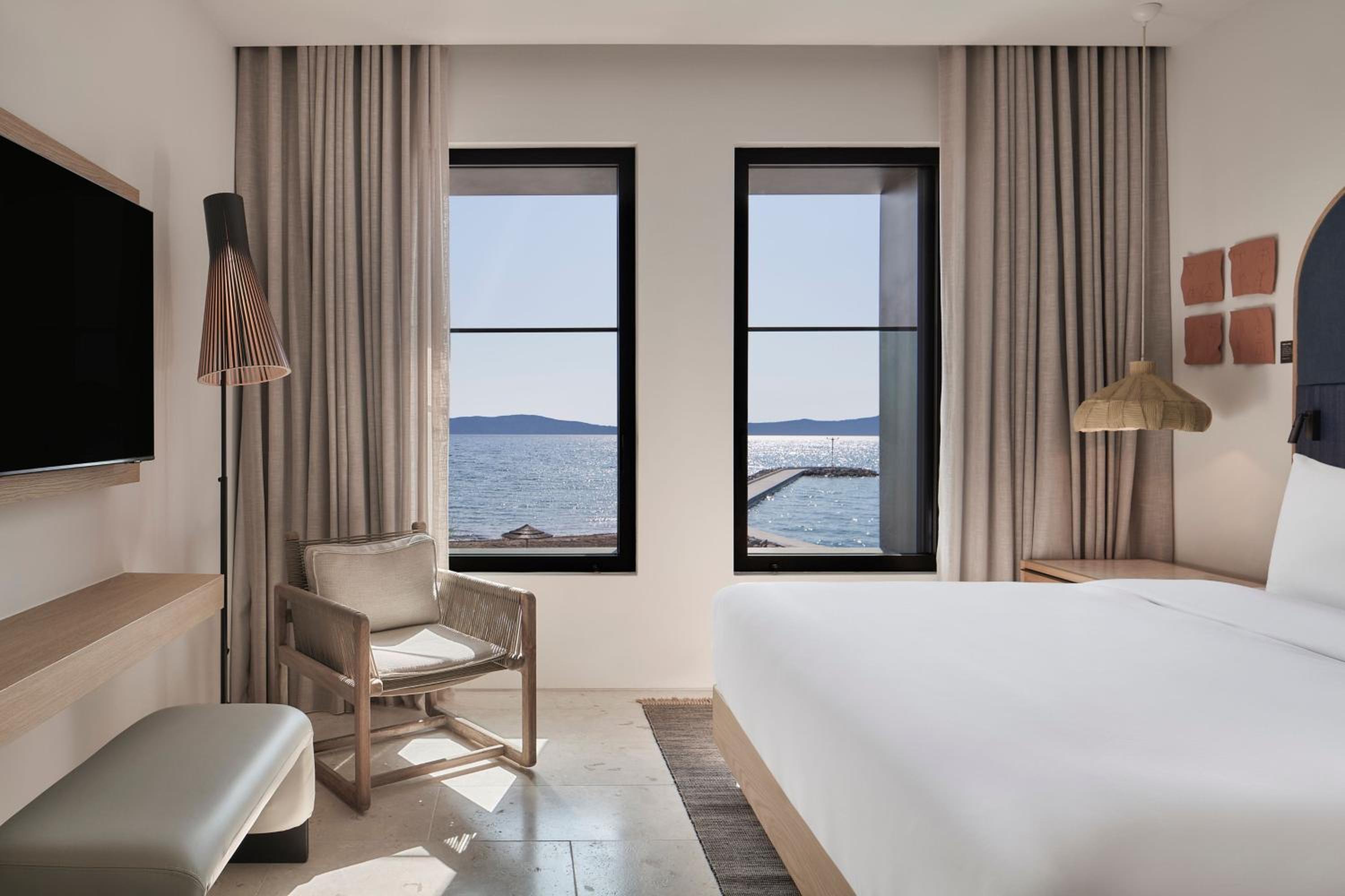 1 Bedroom, Escape, Infinity, Suite, King Bed, Bay Front, Sea View