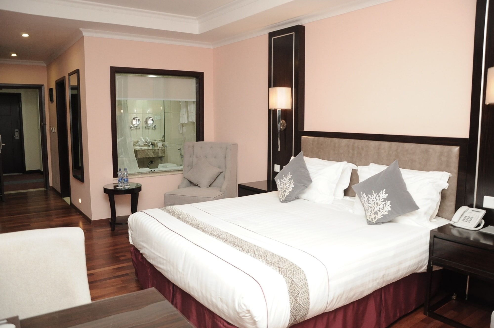 DELUXE, DOUBLE BED