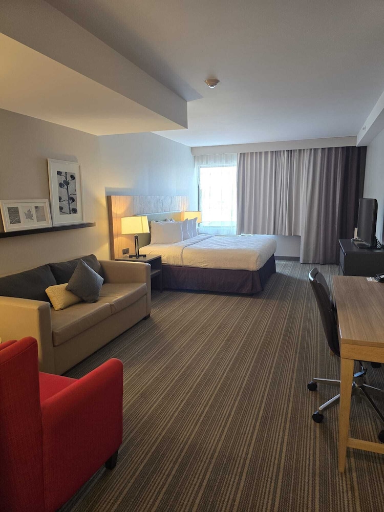 Country Inn and Suites By Radisson Belleville ON 32/49