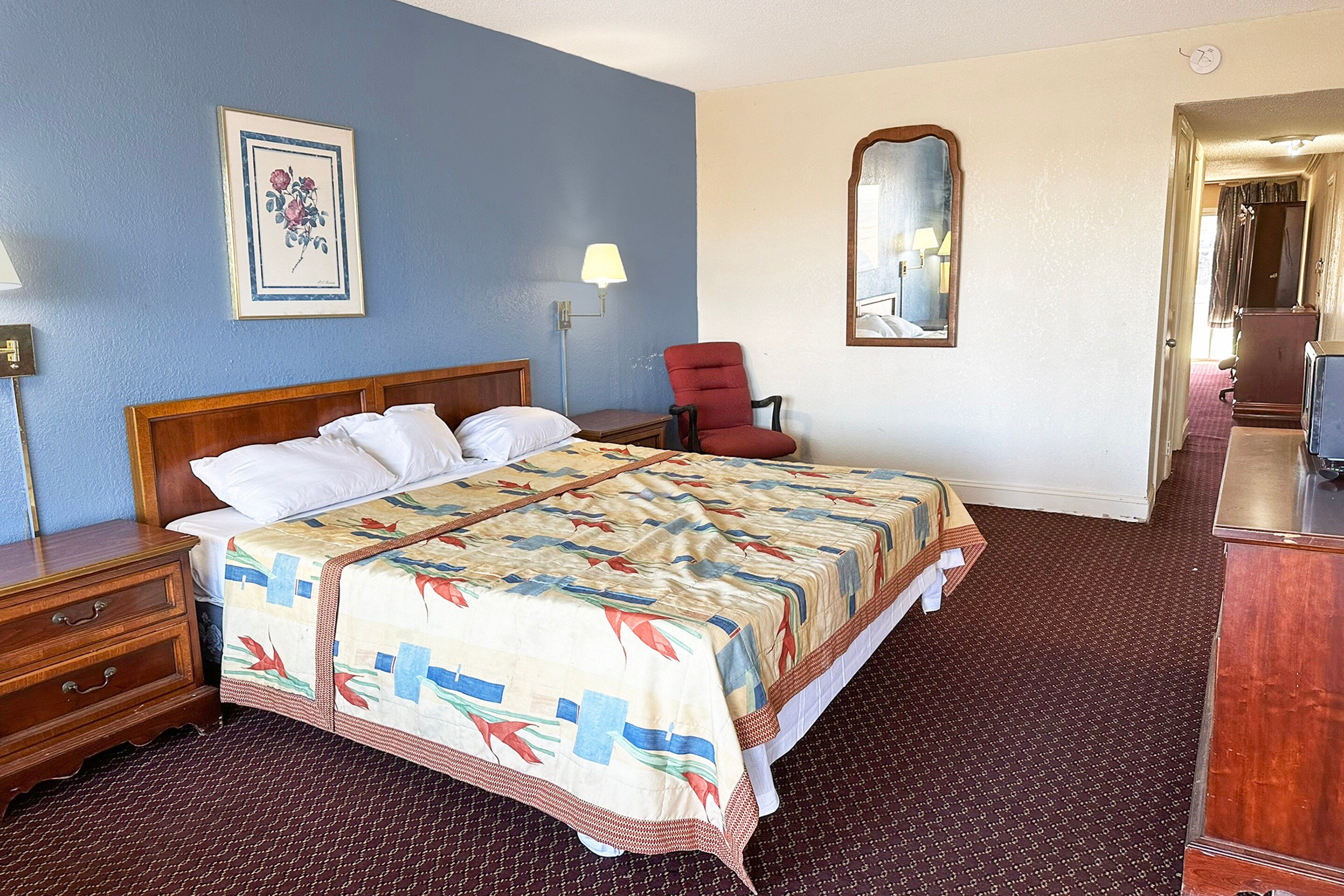 Full Bed Non-Smoking with Kitchenette