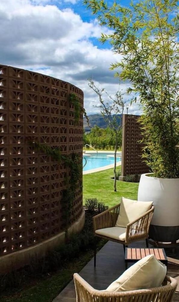 Alesia Hotel 3/52