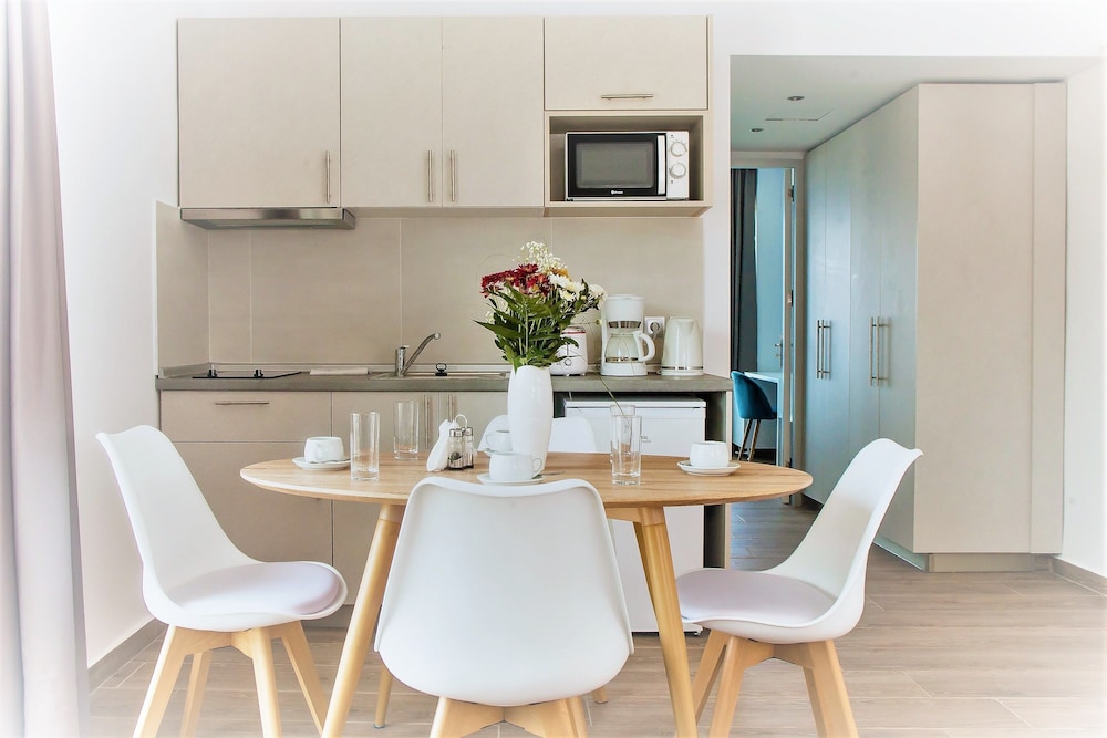 Sunrise Apt 23/37