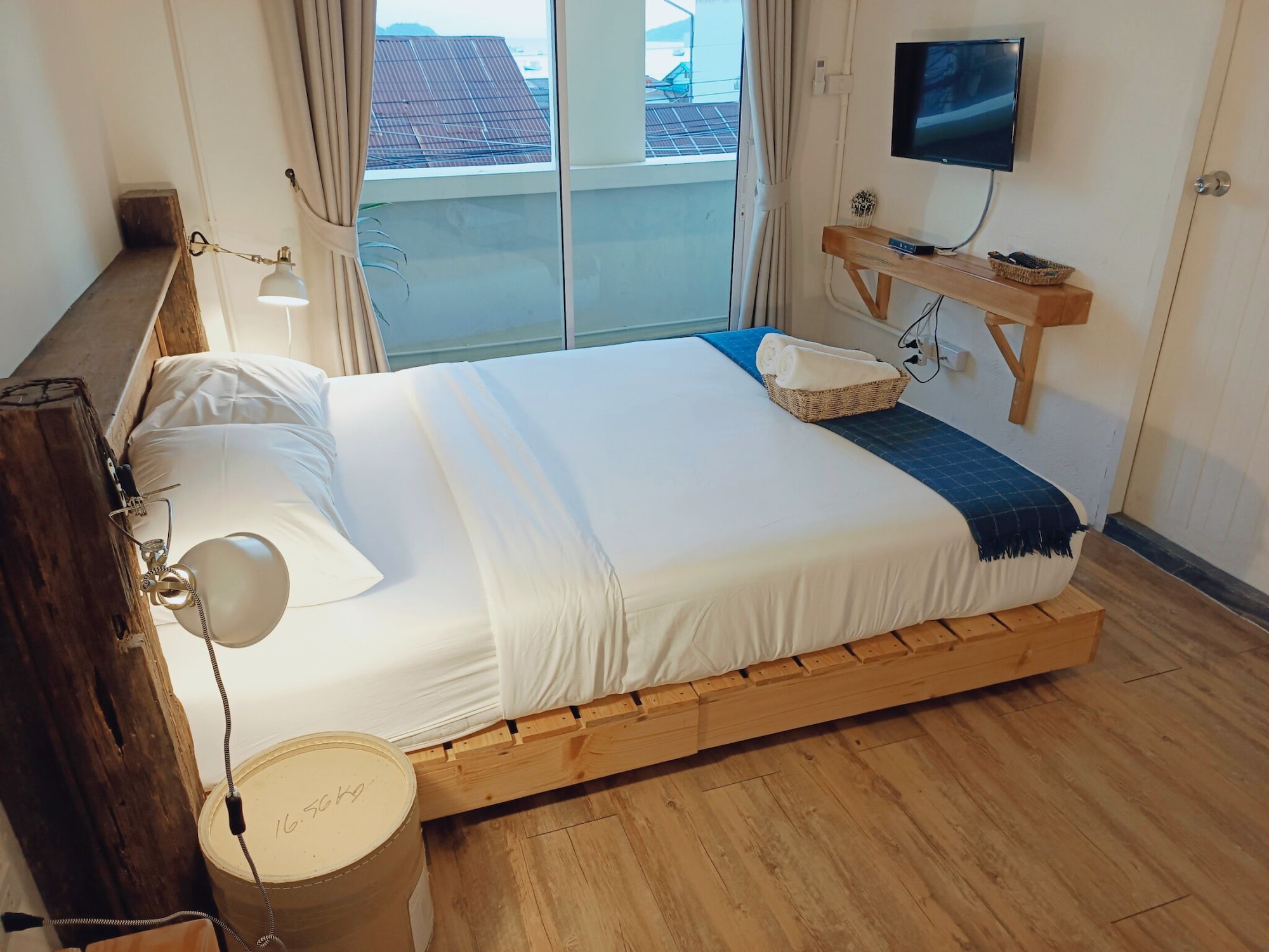 ROOM, PARTIAL SEA VIEW, NEW WING