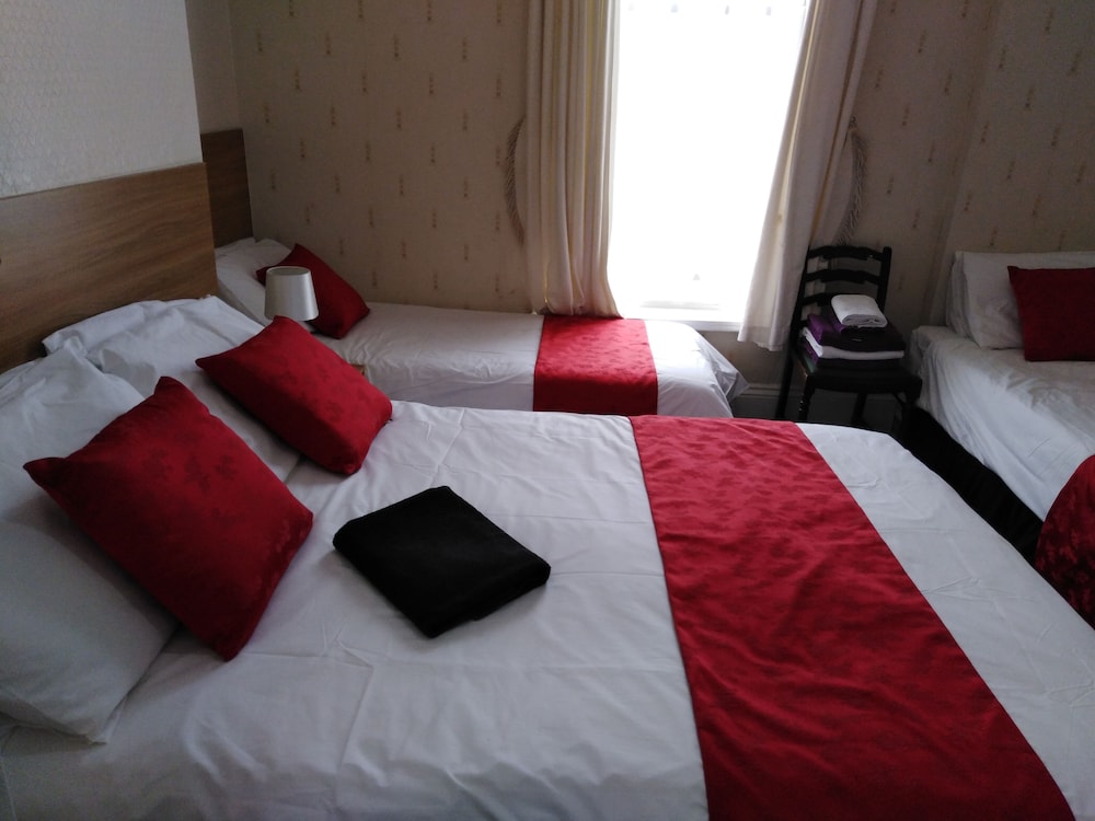 Tuxford House Hotel 11/34