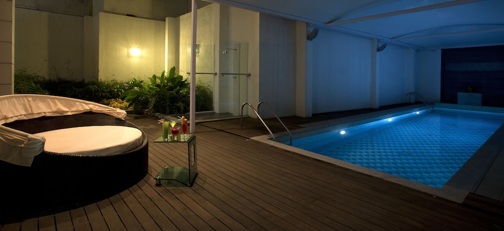 swimming pool spa