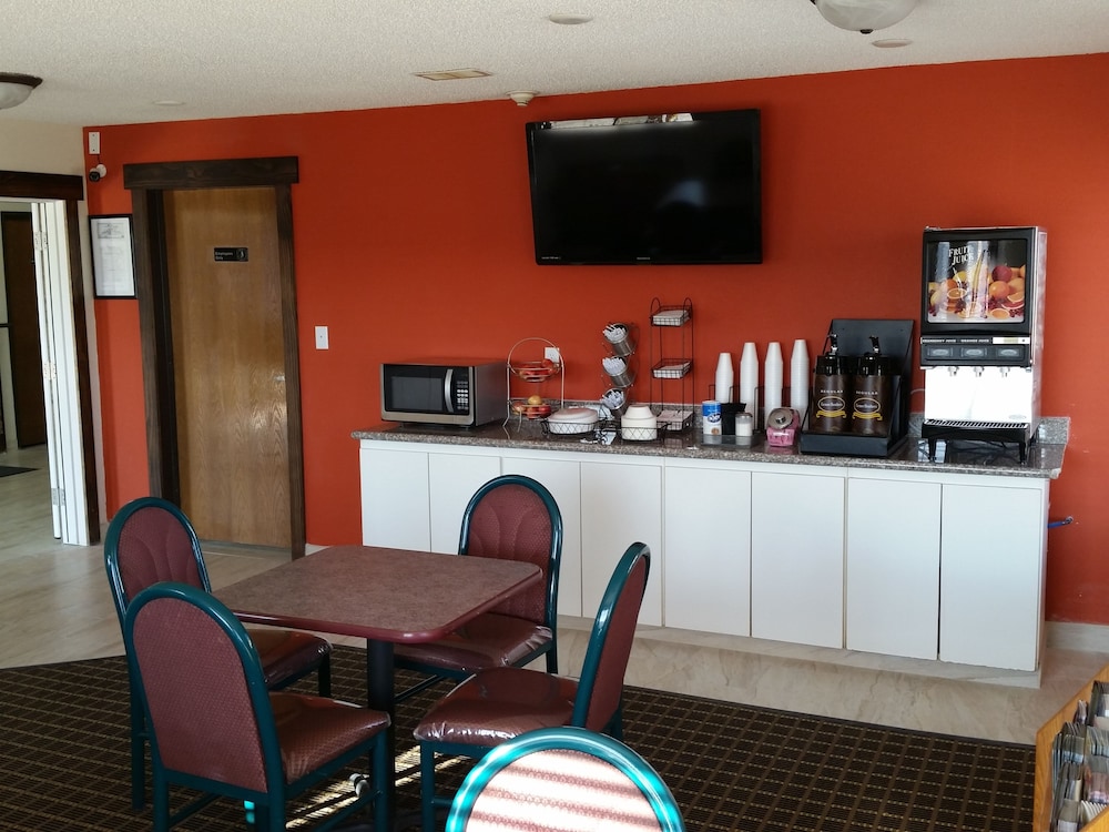 Rodeway Inn Cedar Rapids Westdale 20/27