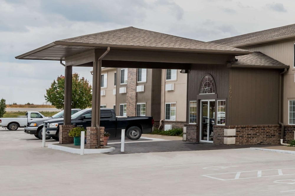 Super 8 by Wyndham Gardner 45/47