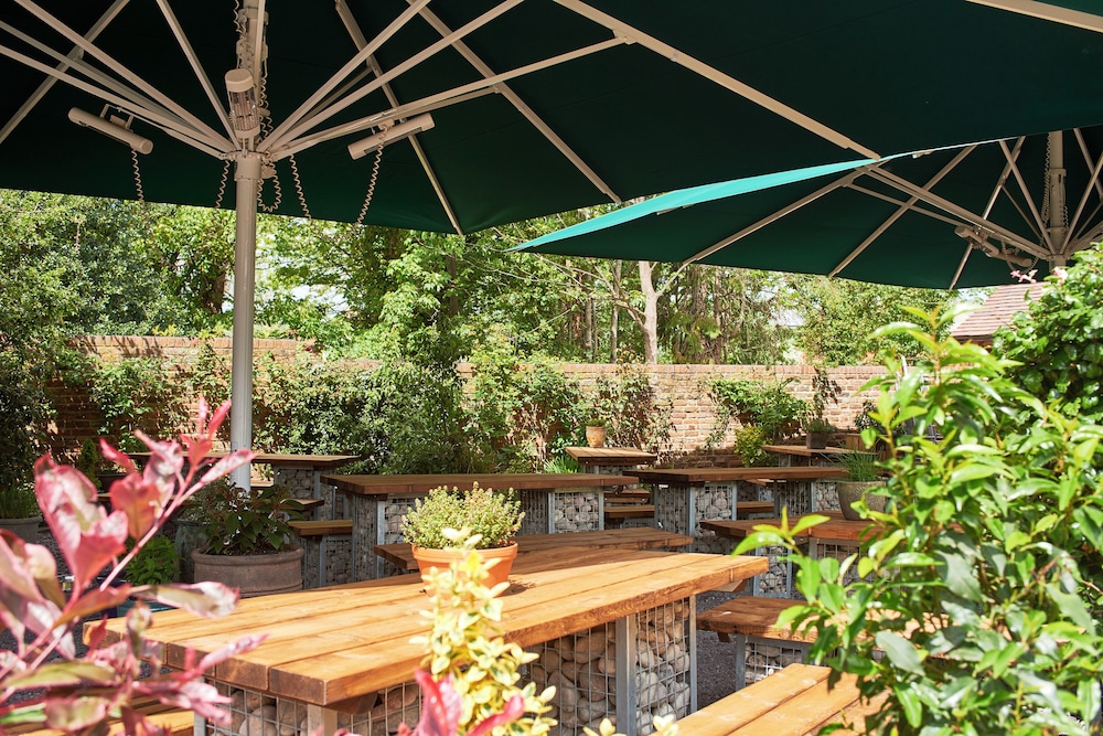 The Angel Inn Hotel 51/58