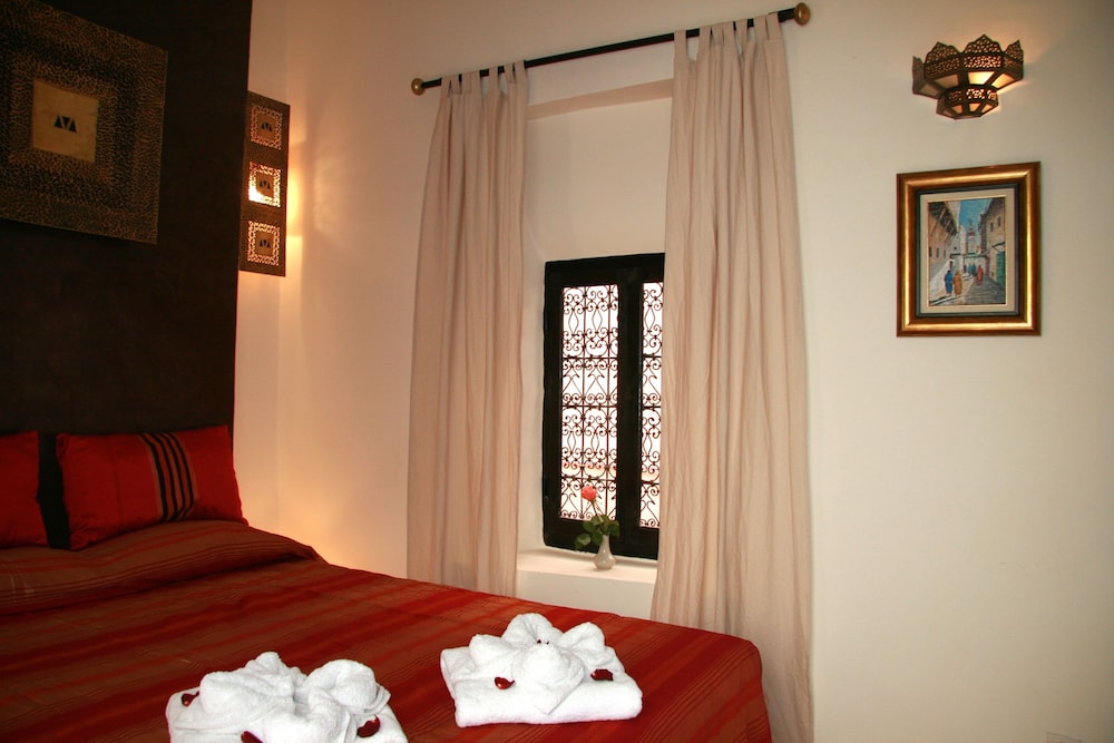 Riad Carina 9/75
