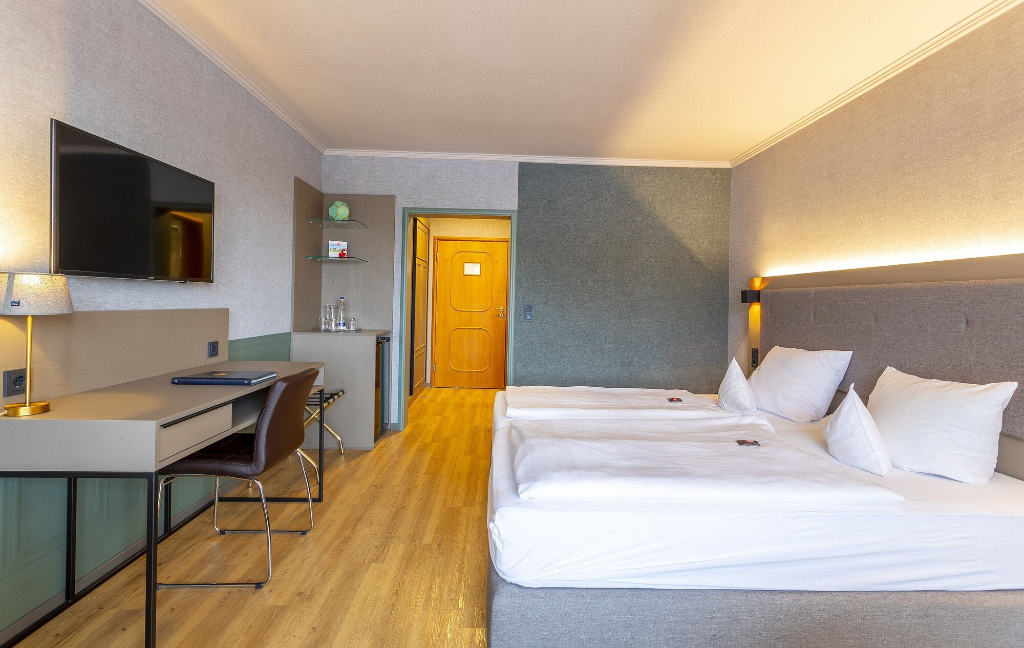 Comfort, Queen Bed