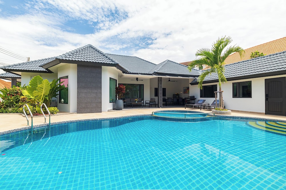 Pattaya Hill 2 5/50