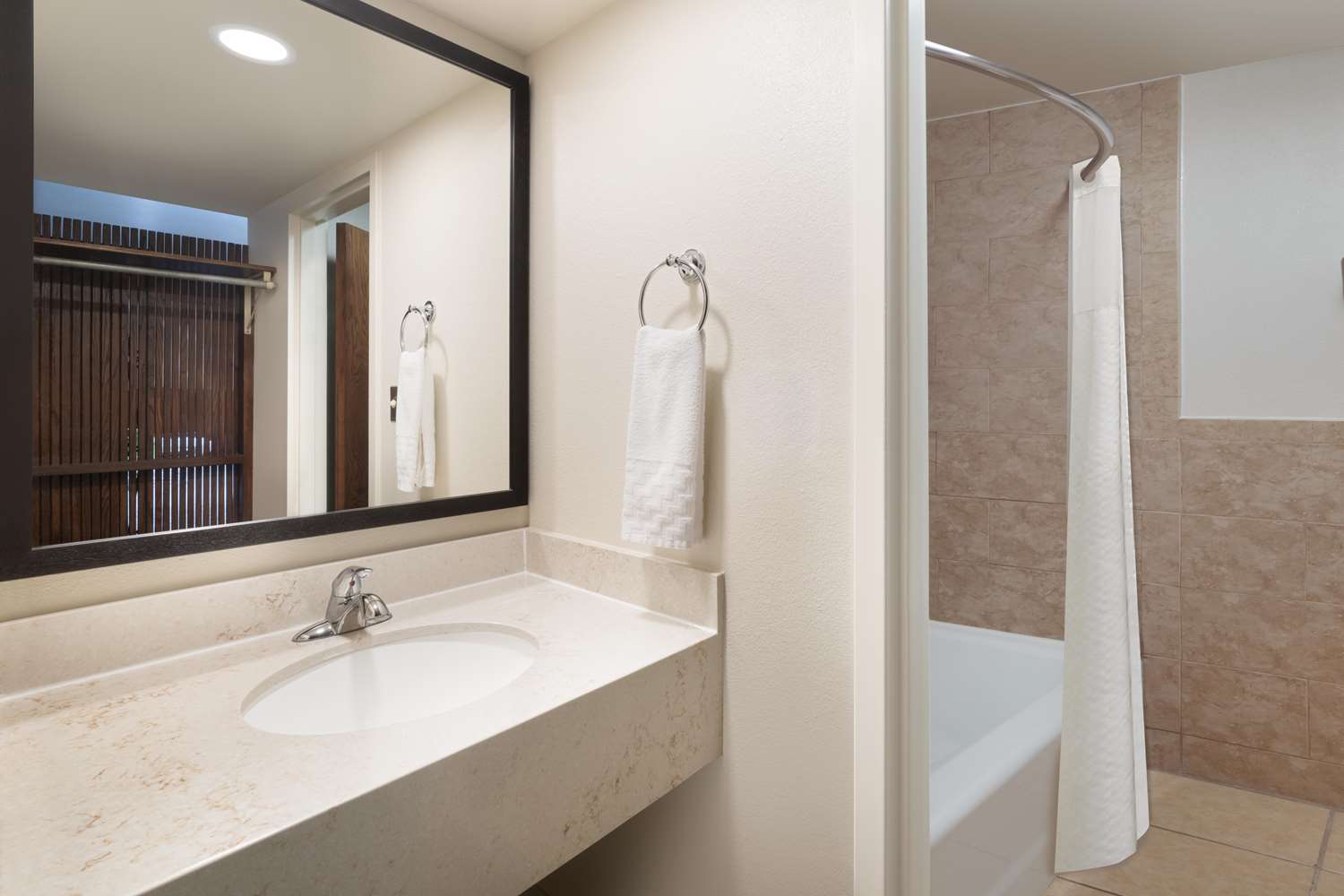 غرفة بسرير كينج، Best Western Red Hills 2/2