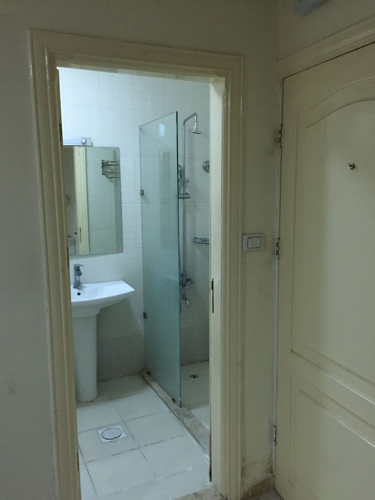 ZAINA PLAZA HOTEL 52/53