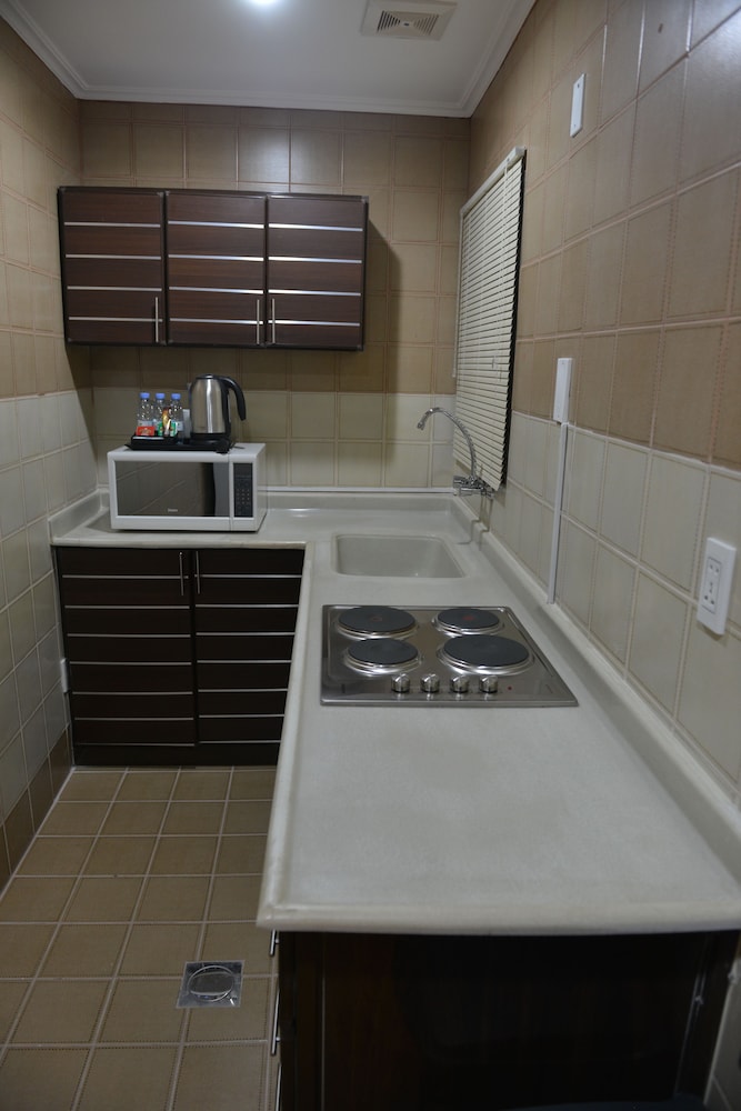 البرج الأول للشقق الفندقية(The First Tower Hotel Apartment) 19/29