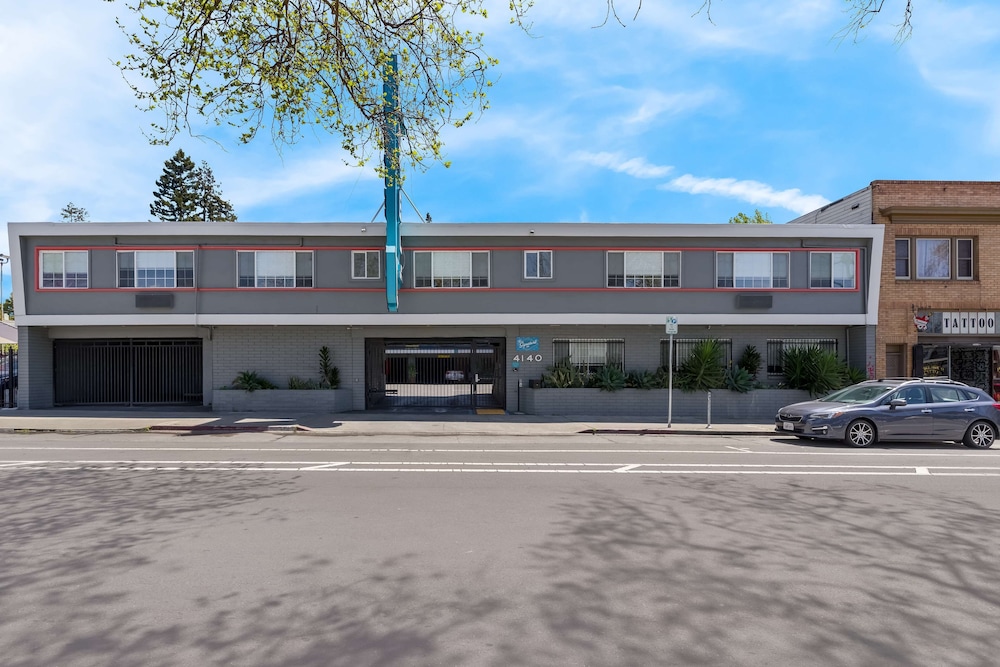 Signature Inn Berkeley Oakland 63/66