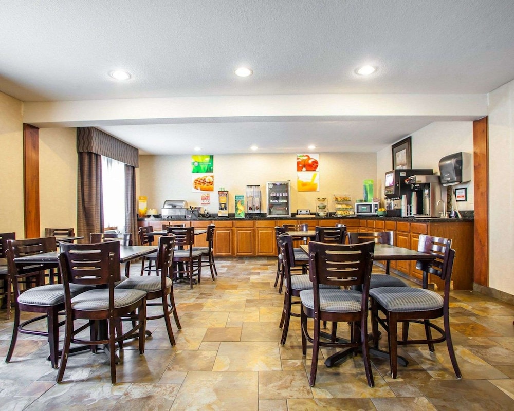 Quality Inn & Suites Ankeny-Des Moines 38/43