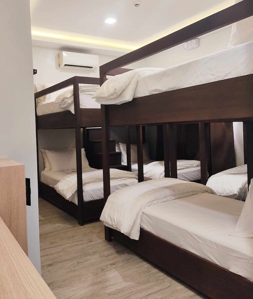 Mixed Dorm, 4 Bunk Beds