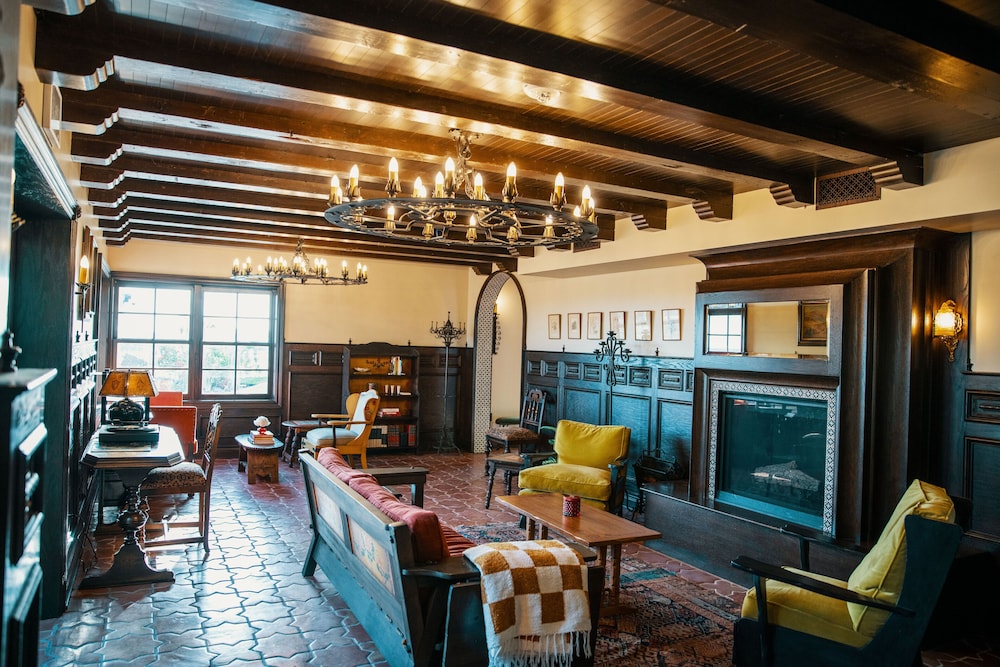Capistrano Seaside Inn 32/50