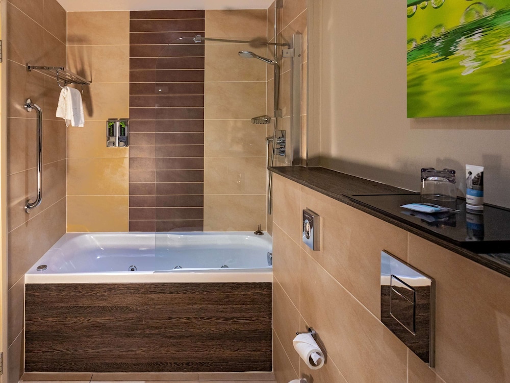 Mercure Milton Keynes 23/76