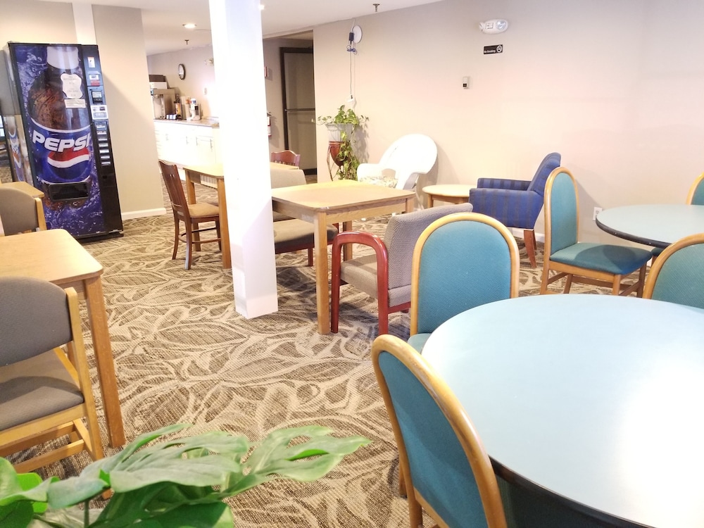 Hampton Village Resort 46/54