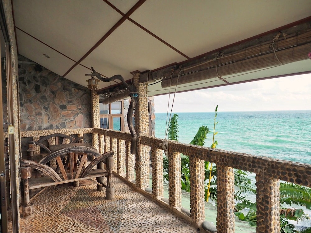 Koh Chang Hut Hotel 49/51