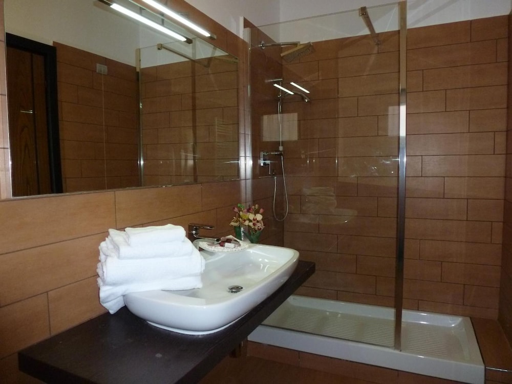 Hotel Euro House Suites 46/49