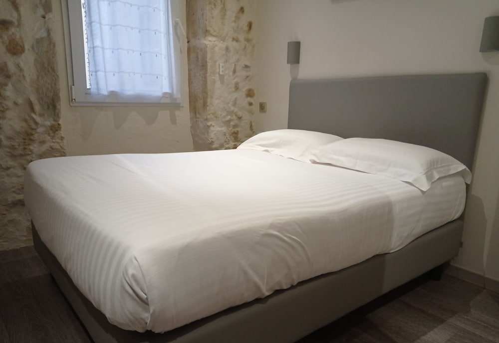 HOTEL DE LA COURONNE 28/70