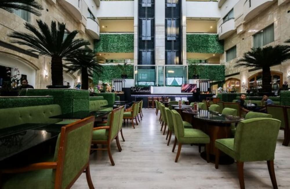 Surabaya Suites Hotel Powered by Archipelago 57/66