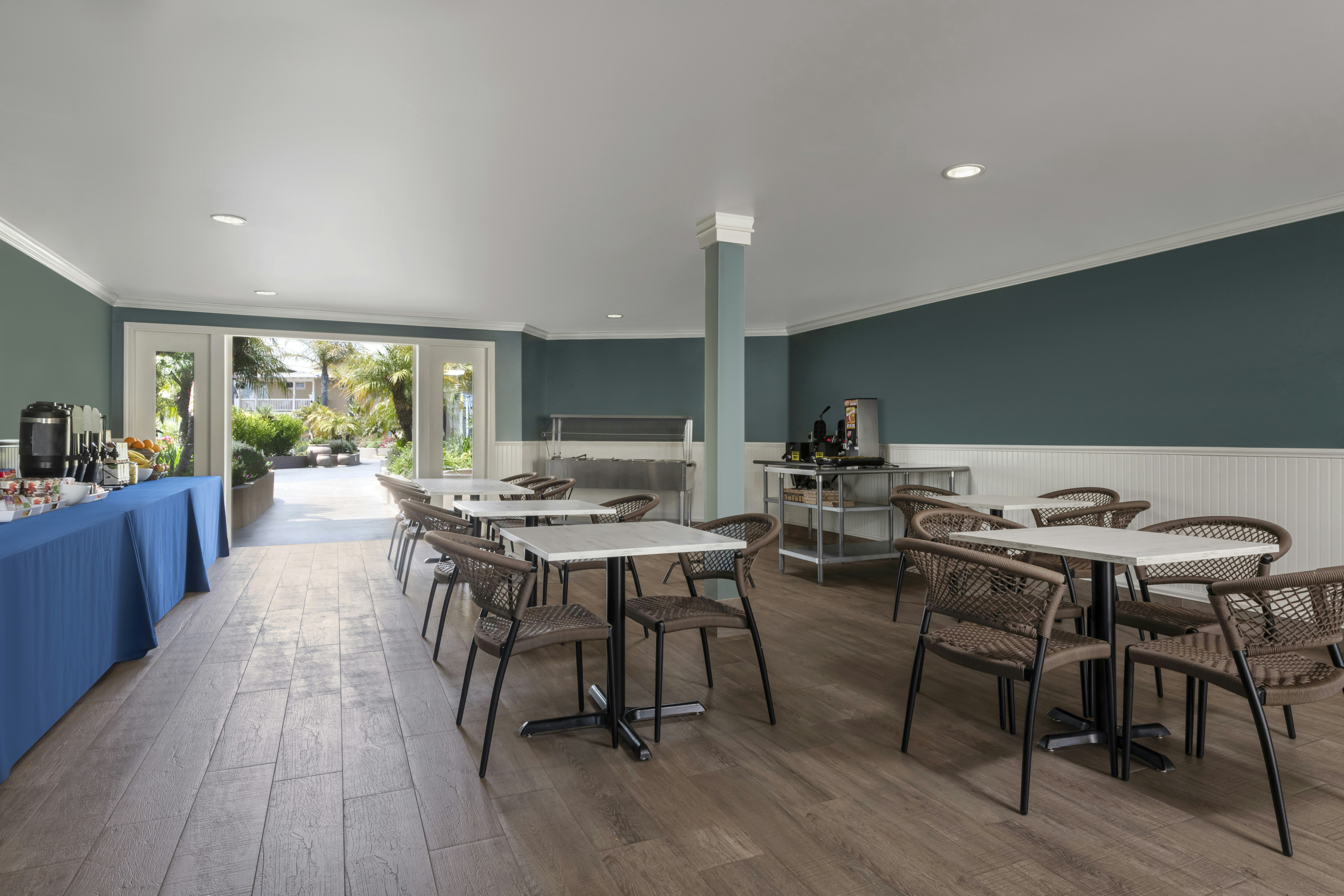 Avila Beach House 24/40