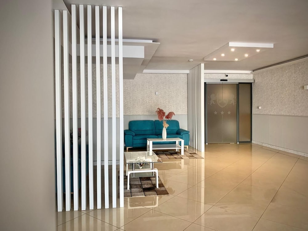 Hotel Plaza 5/50