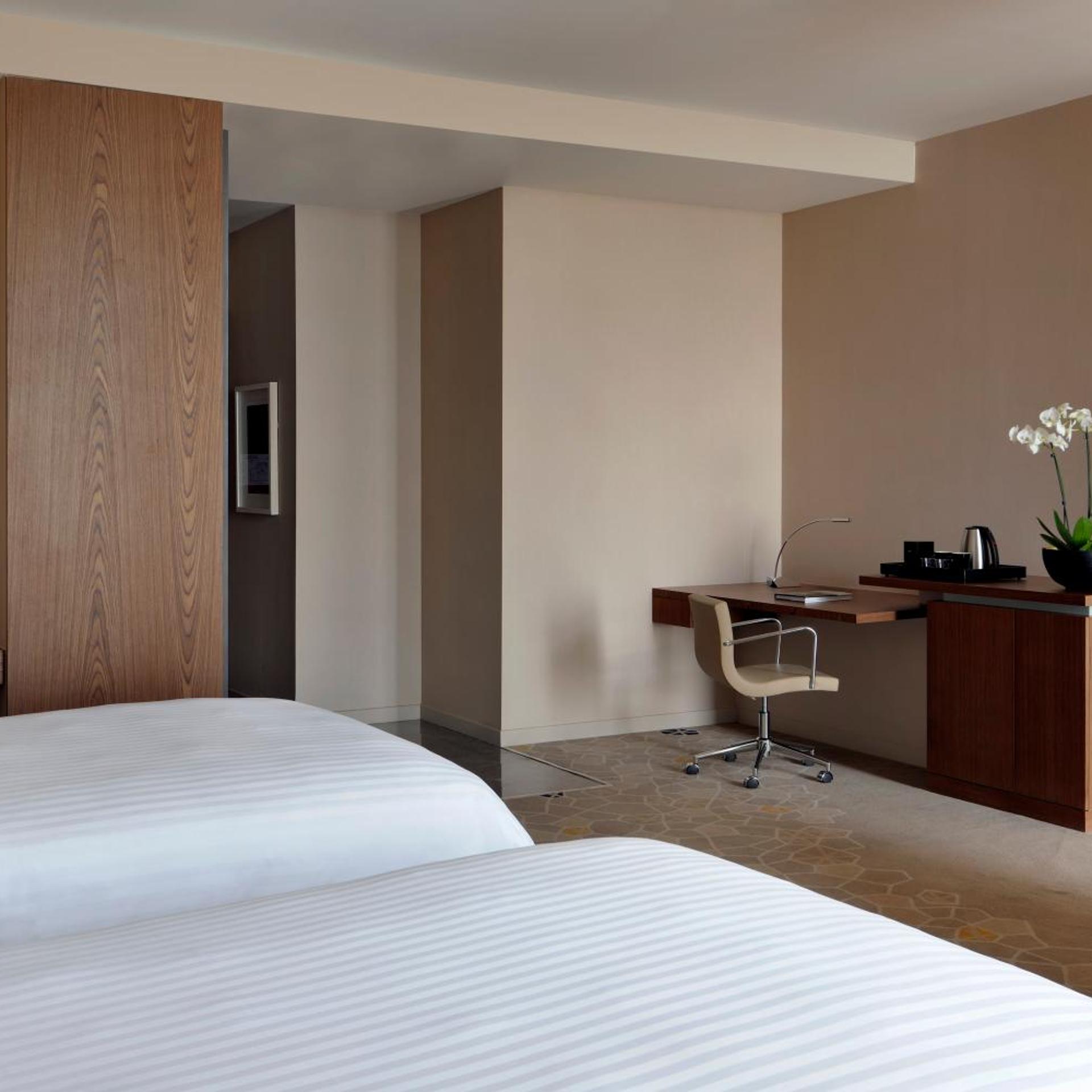 جناح تنفيذي بإطلالة على البحر بغرفتي نوم مع دخول الصالة، Istanbul Marriott Hotel Sisli 2/4