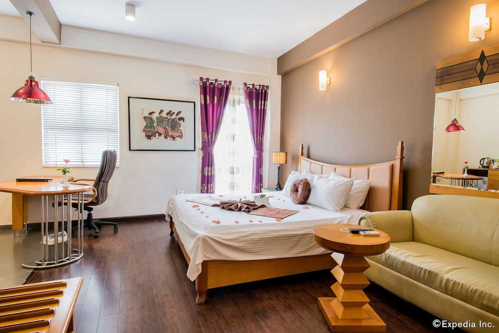 Golden Sun Villa Hotel 69/73