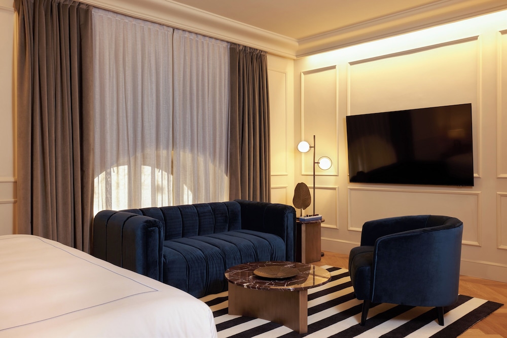 Family Suite, 2 King Beds, Sofa, The First Roma Arte 3/4