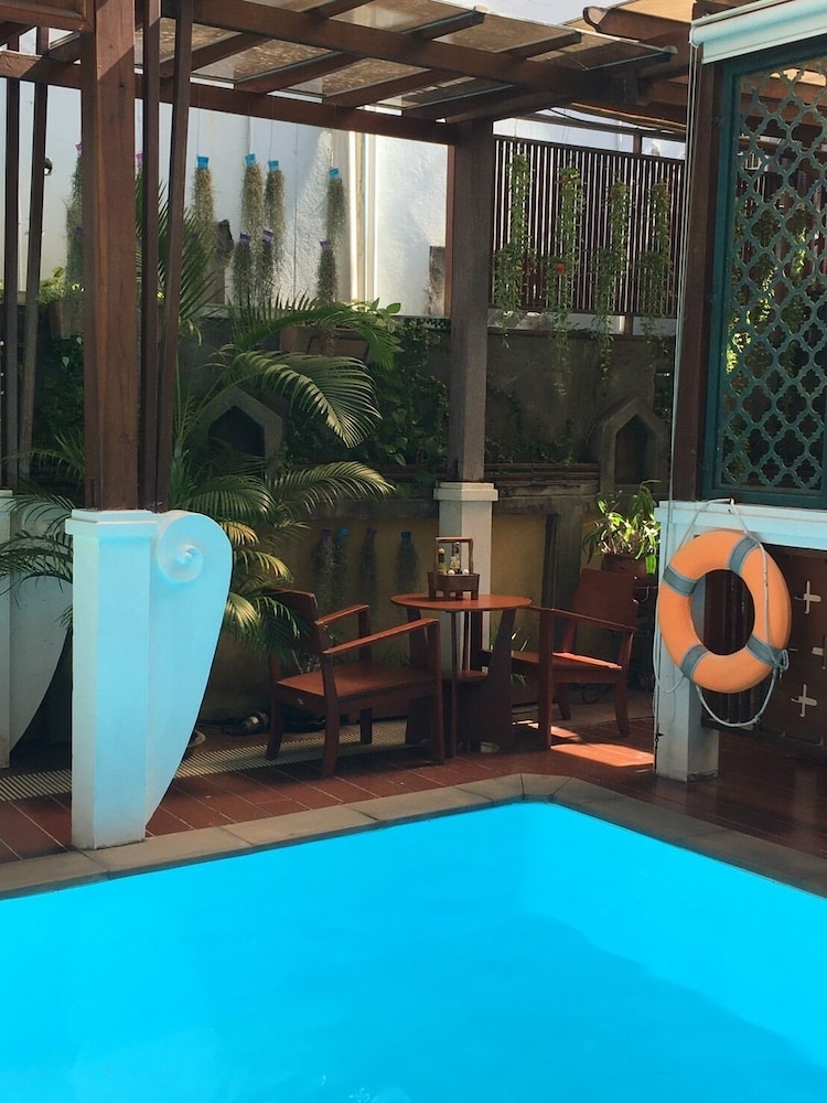 Sri-Pat Guesthouse 8/59
