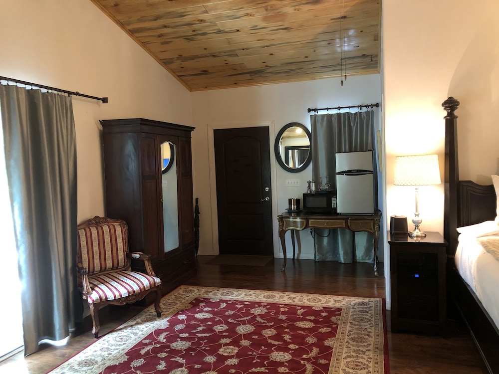 Echo Canyon Manor 60/76