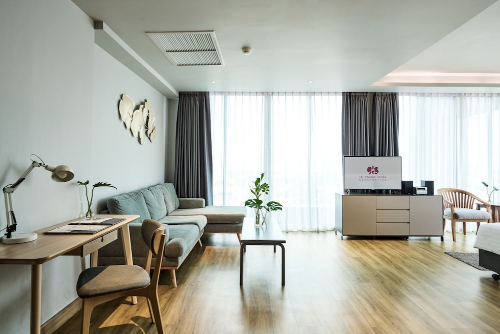 TK. Palace Hotel & Convention Bangkok 129/160
