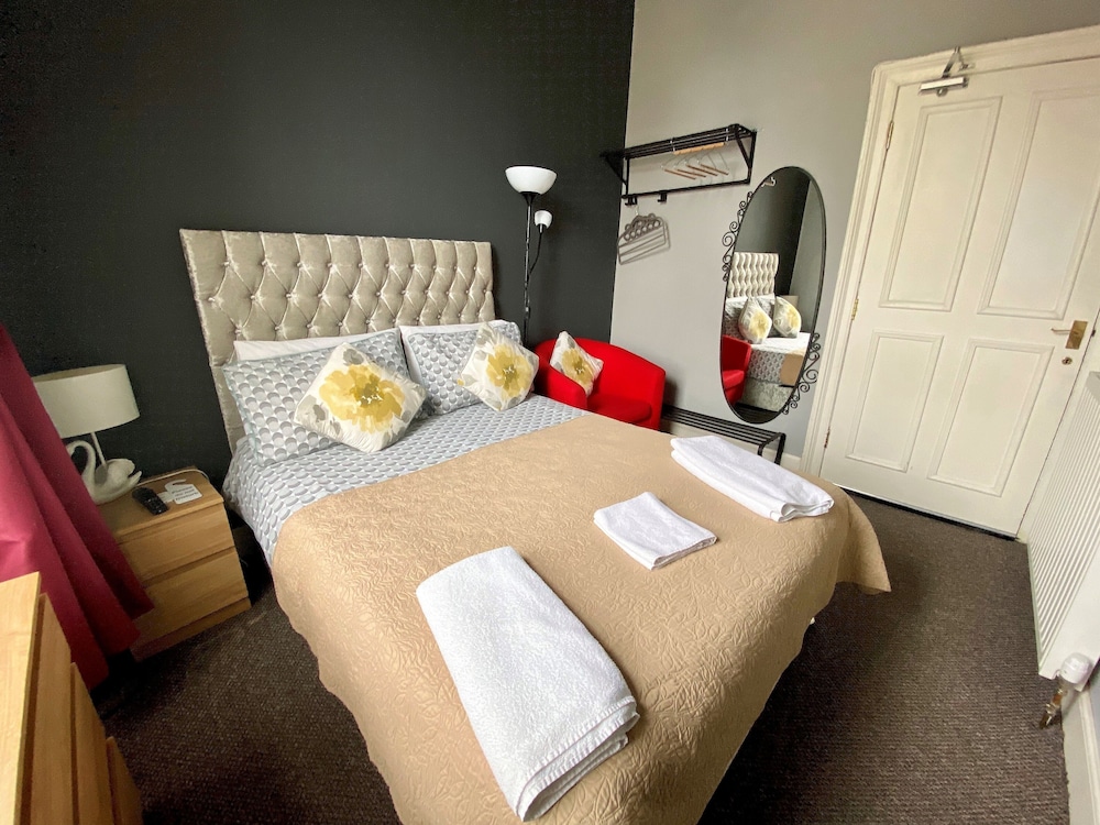 16 PILRIG GUEST HOUSE 48/60