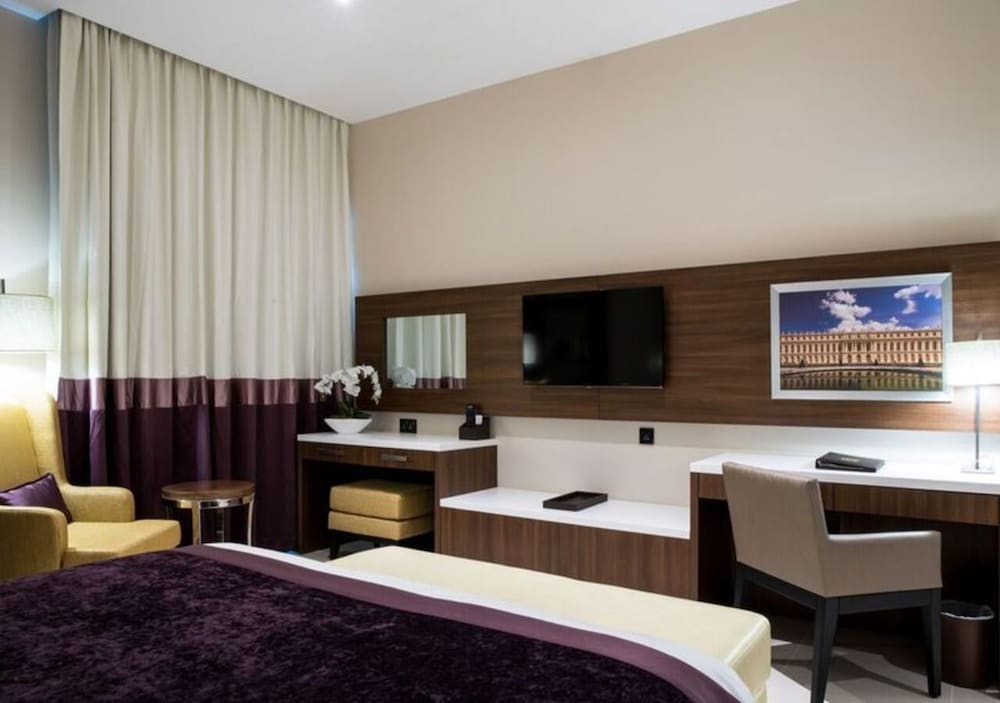 The Envoy Hotel 46/50