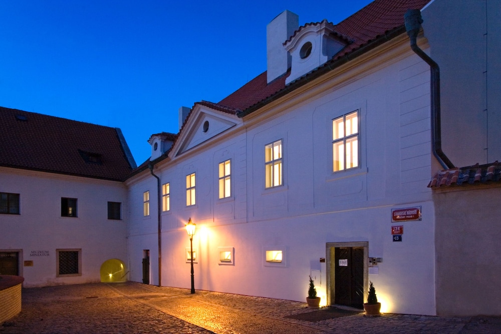 Monastery Hotel 12/89